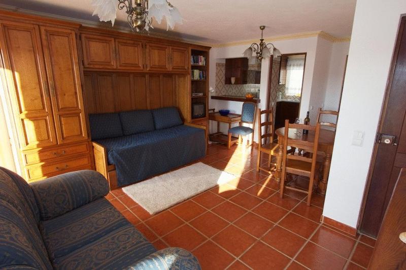 Studio Apartment image 4