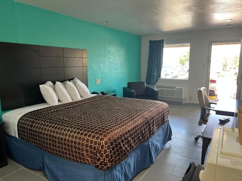  Deluxe King Suite image 3