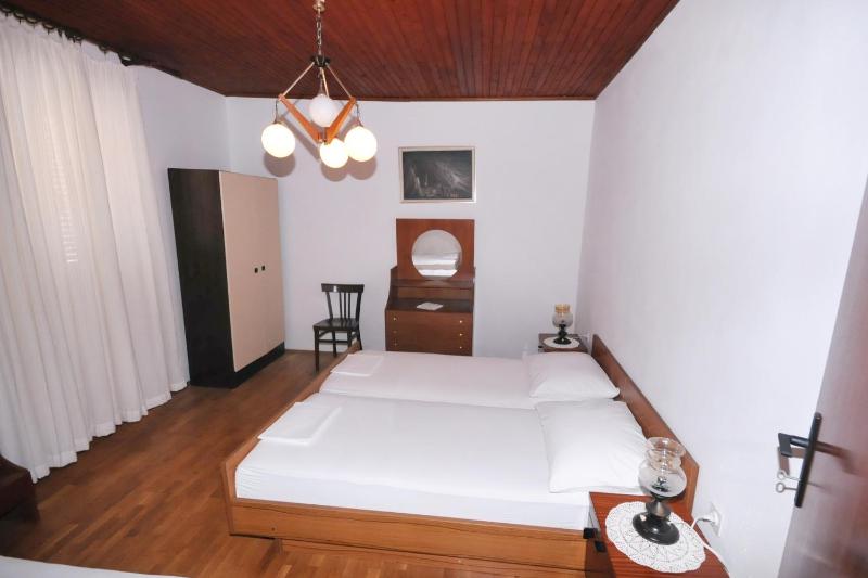 One-Bedroom Apartment with Terrace and Sea View image 1