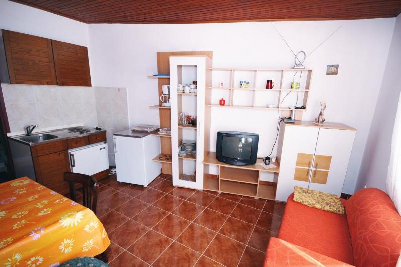 One-Bedroom Apartment with Terrace and Sea View image 4