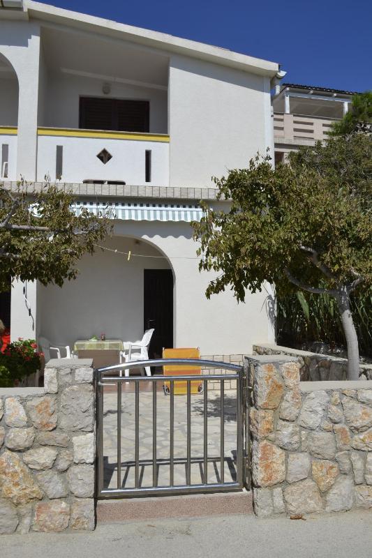One-Bedroom Apartment with Terrace and Sea View image 3