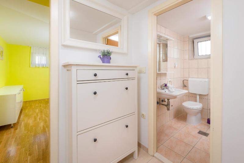 One-Bedroom Apartment image 2