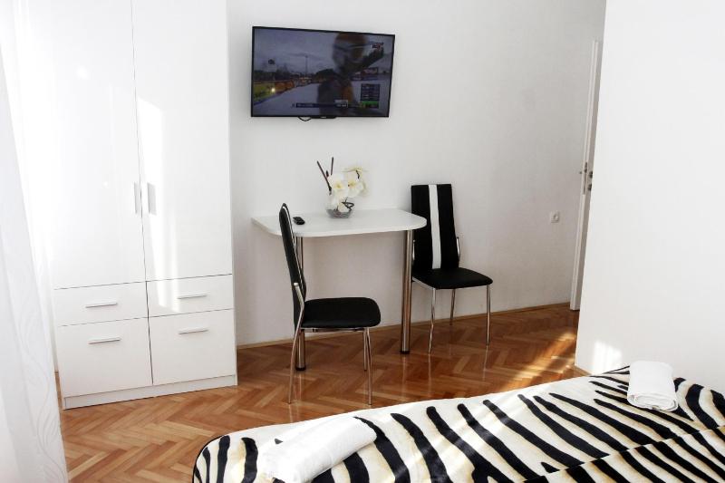 Double Room image 3