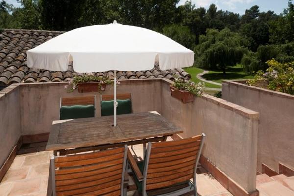 Outdoor suite image 3