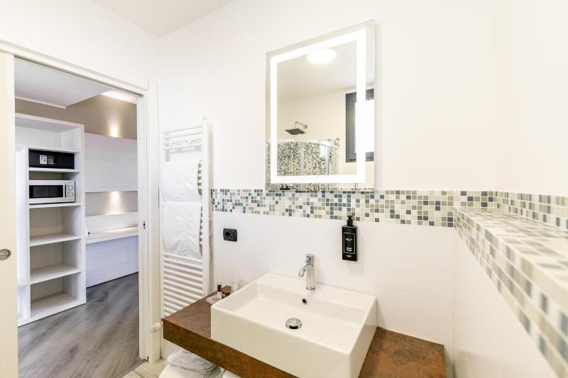 Double or Twin Room image 4