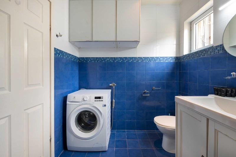 Cozy and Spacious by TLV2RENT - image 8