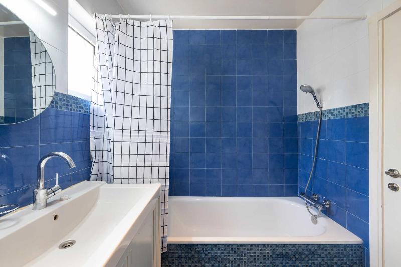 Cozy and Spacious by TLV2RENT - image 6