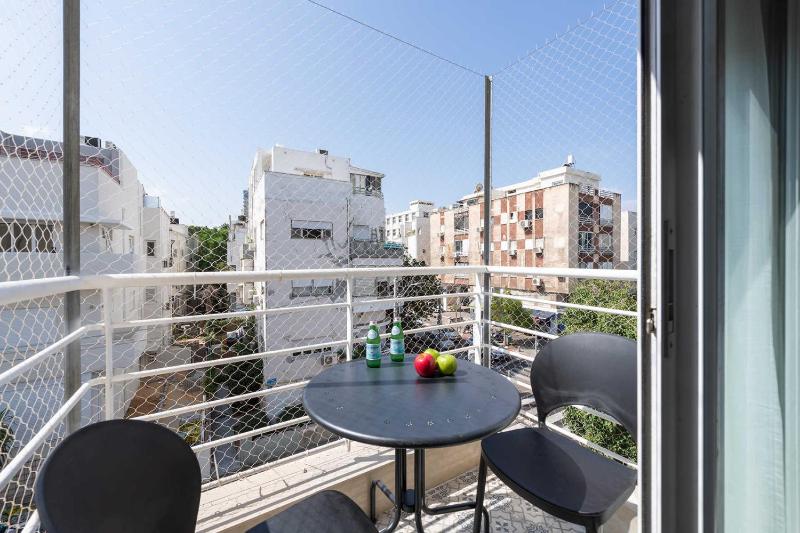 Cozy and Spacious by TLV2RENT - image 10