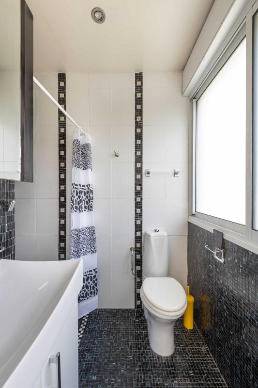 Cozy and Spacious by TLV2RENT - image 4