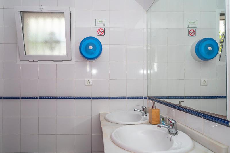 Double or Twin Room image 4