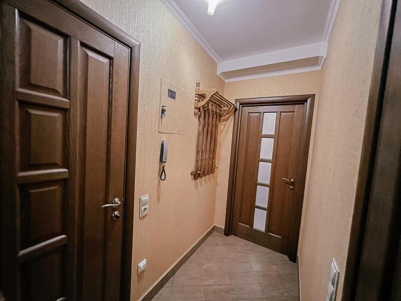 One-Bedroom Apartment image 3