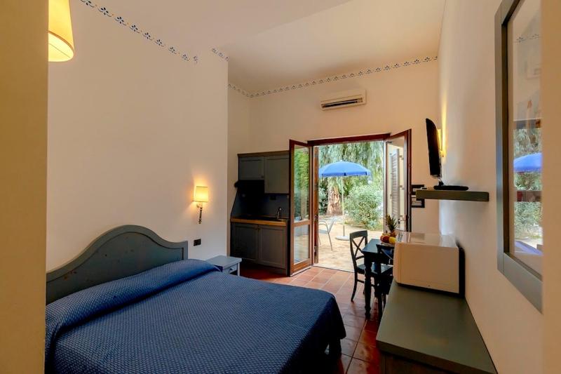 Studio (2 Adults) image 3