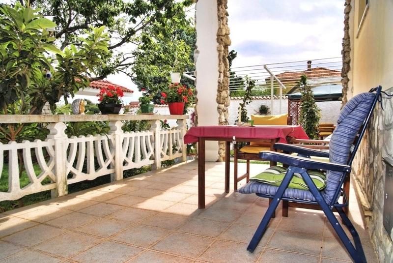 One-Bedroom Apartment with Terrace image 4