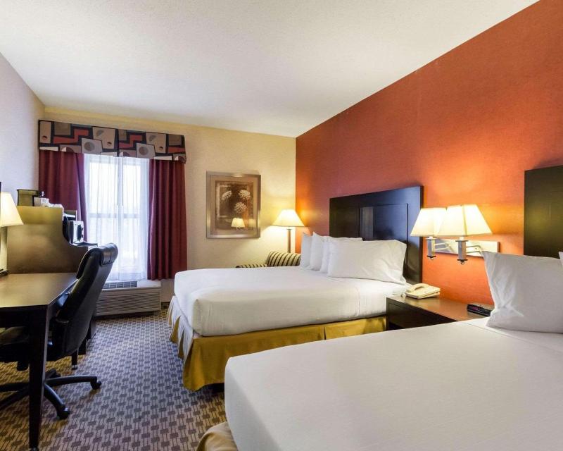 Efficiency One Room Suite with Two Queen Beds and Sofa - Non Smoking image 4