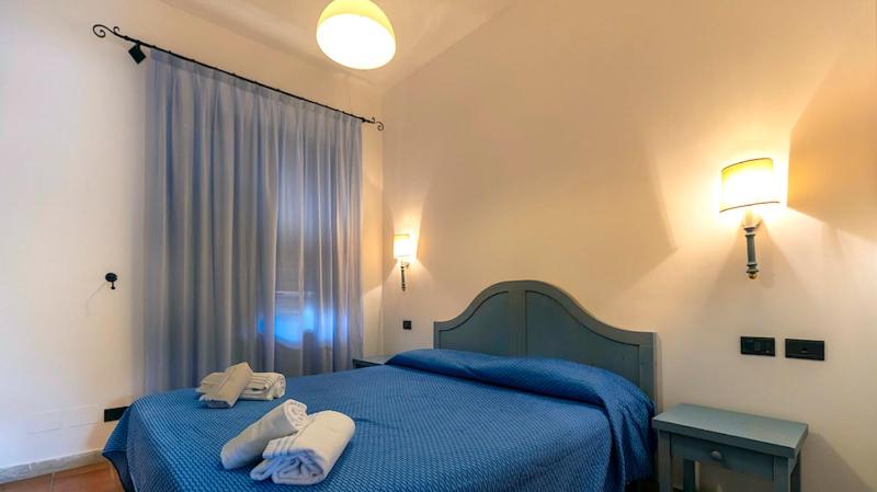 One-Bedroom Apartment with Sea View image 4