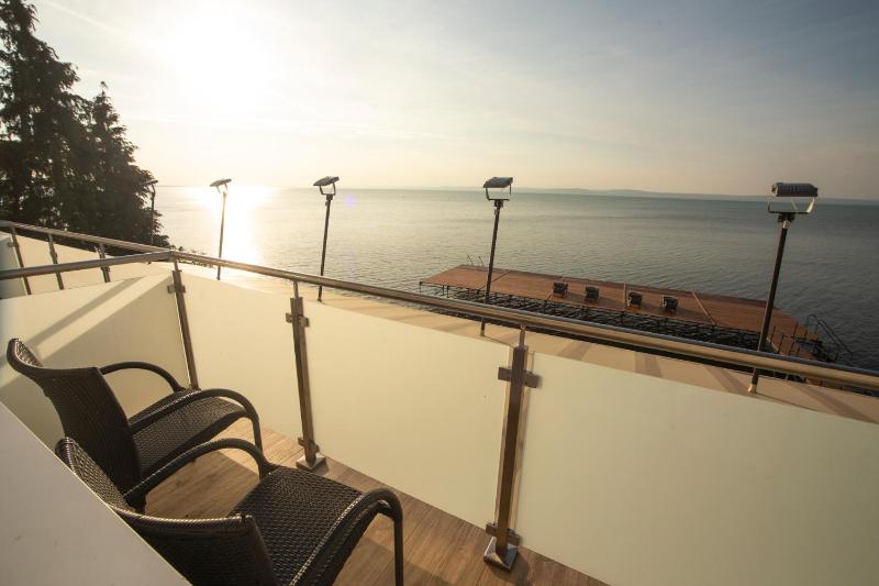 Deluxe Double Room with Balcony image 1