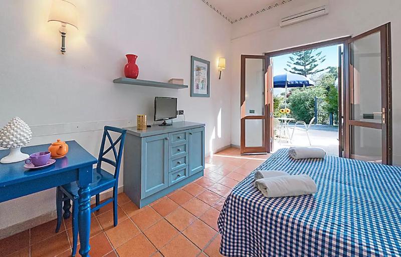 Studio (2 Adults) image 1