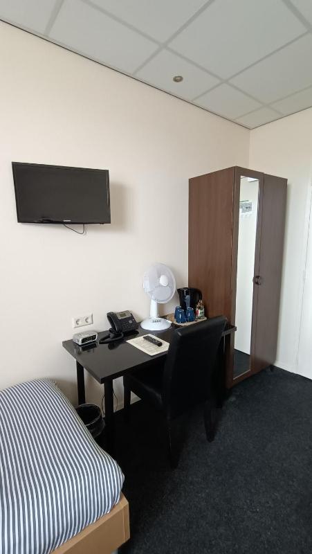 Double or Twin Room with Extra Bed image 3