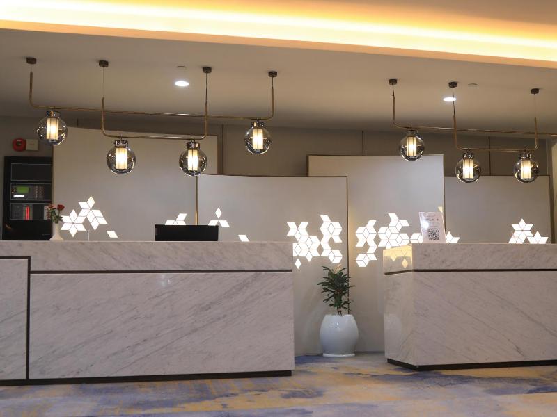 Skylight In-Terminal Hotel - image 1
