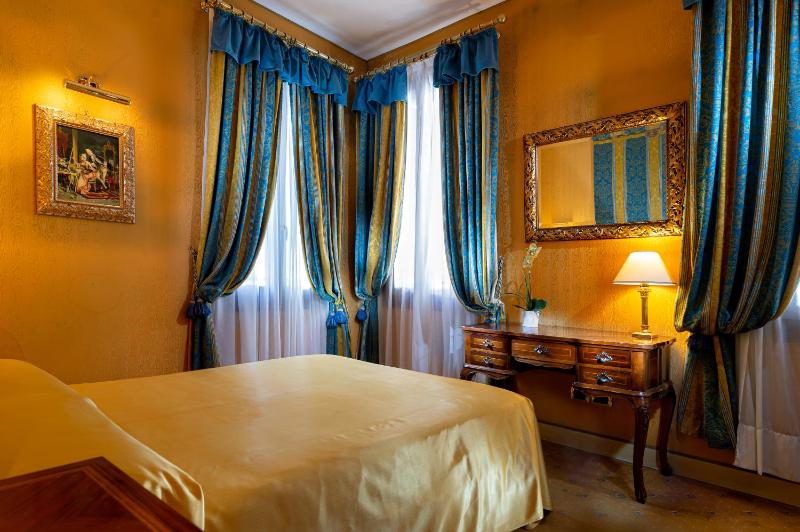 Superior Double Room image 3