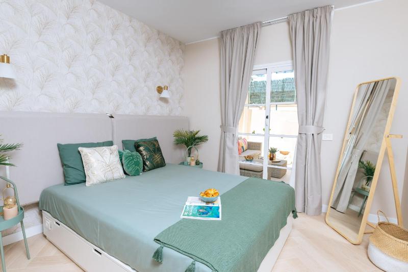 Amazing renovated pool view Apt Aircon 2 min to Fañabe Beach - image 22
