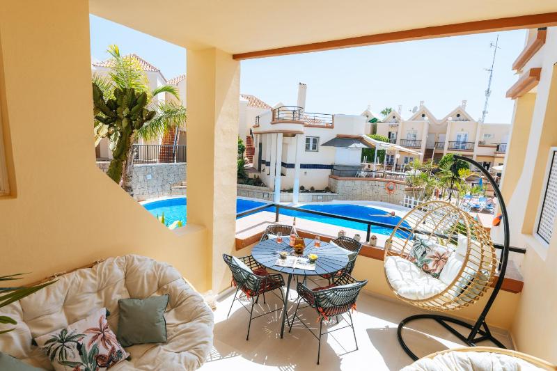 Amazing renovated pool view Apt Aircon 2 min to Fañabe Beach - image 11