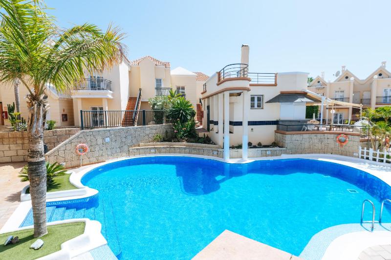 Amazing renovated pool view Apt Aircon 2 min to Fañabe Beach - image 28