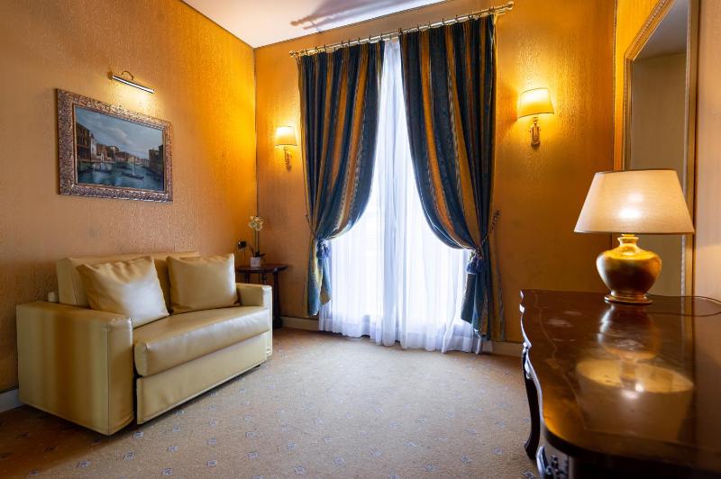 Junior Suite image 2