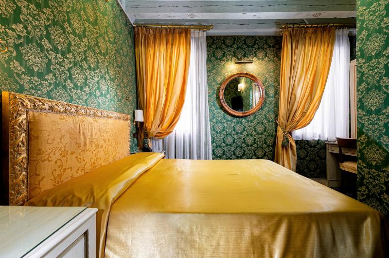 Small Double Room image 2