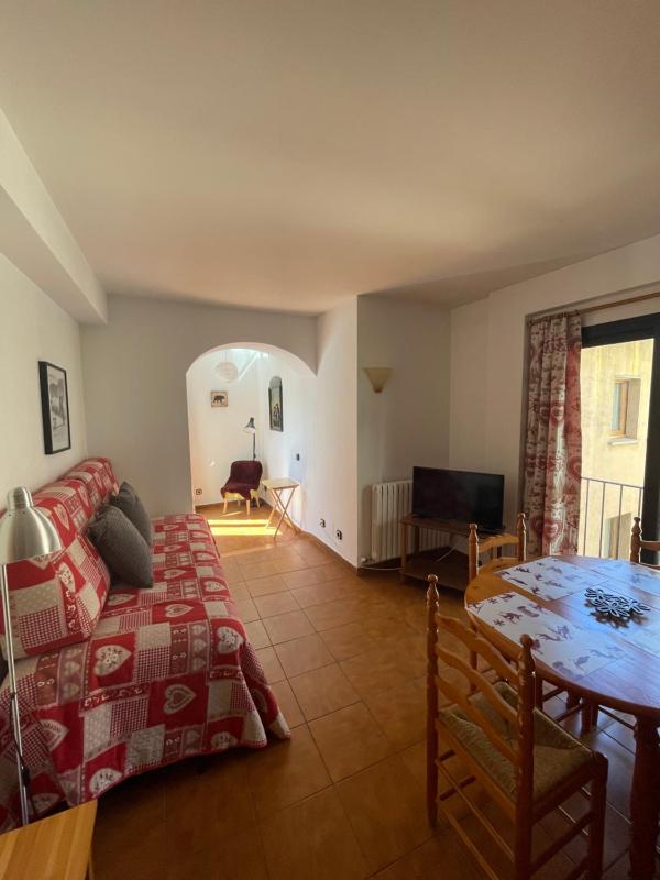 One-Bedroom Apartment image 1