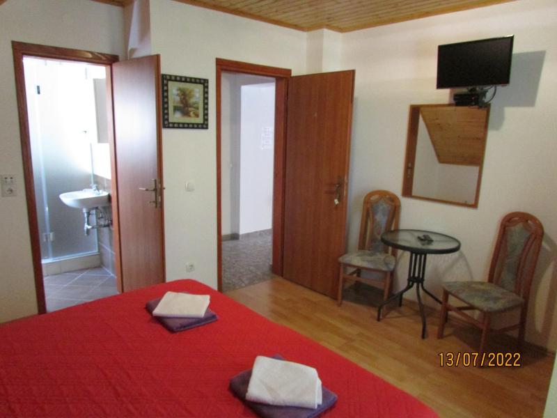 Double Room image 4