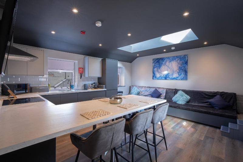 Ocean View Apartments - Sloane - sleeps 5 - image 1