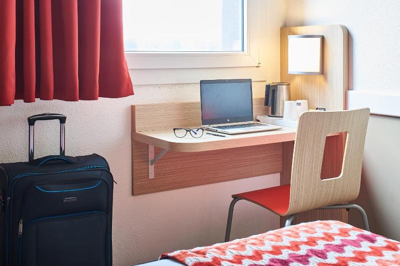 Twin Room image 3