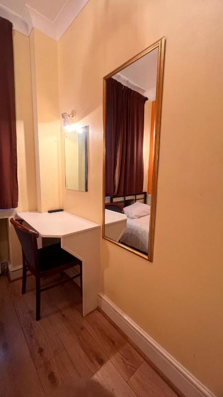 Single Room with Private Bathroom image 4