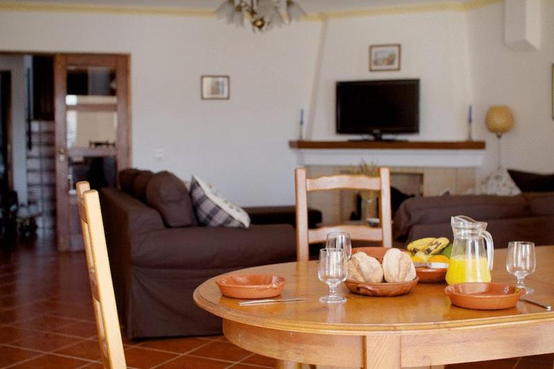 Superior Three-Bedroom House image 2