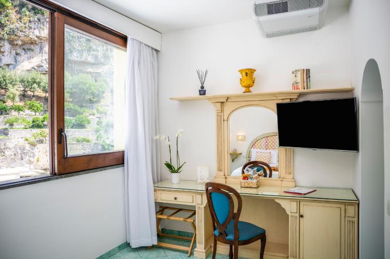 Double  Room without Balcony image 4
