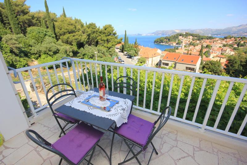 Two-Bedroom Apartment with Terrace and Sea View image 3