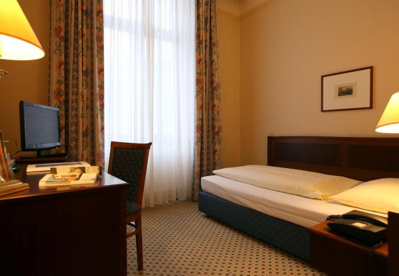 Comfort Double Room image 3