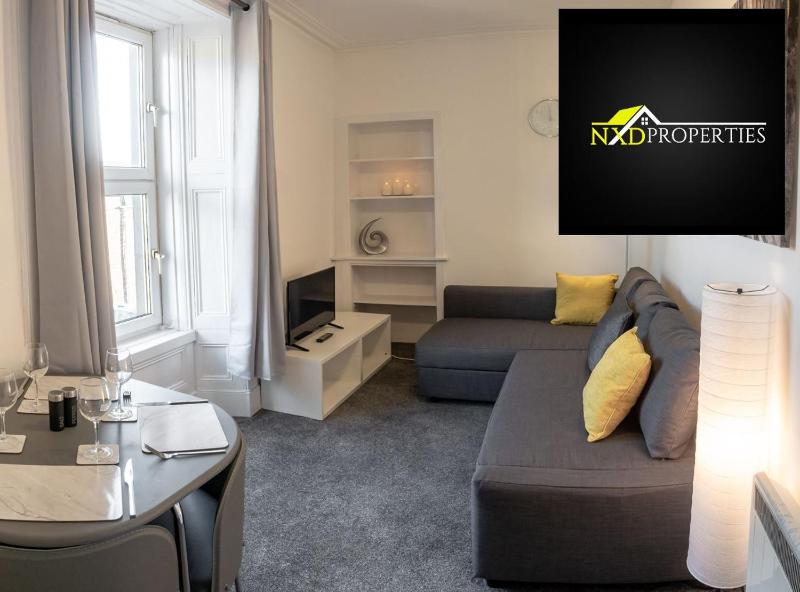 One-Bedroom Apartment image 2