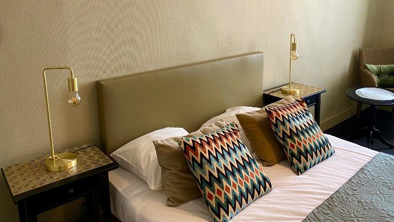 Basic Double Room with Shared Bathroom image 4