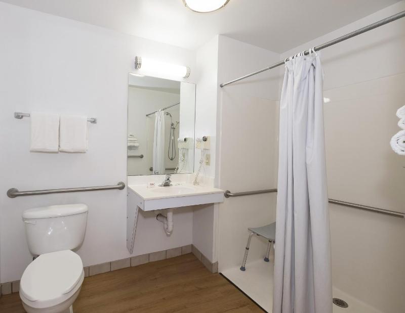 Superior King Room - Disability Access/Roll-In Shower Non-Smoking image 2