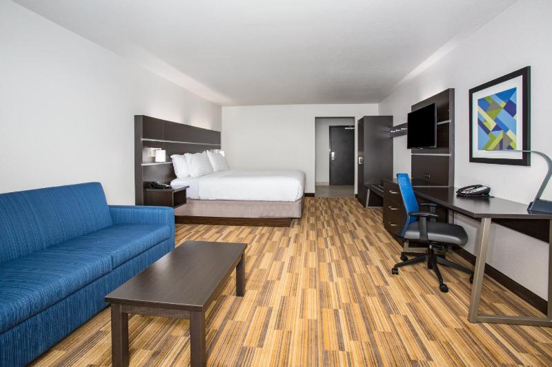 King Suite with Sofa Bed image 3