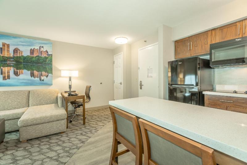 One-Bedroom King Suite with Sofa Bed image 2