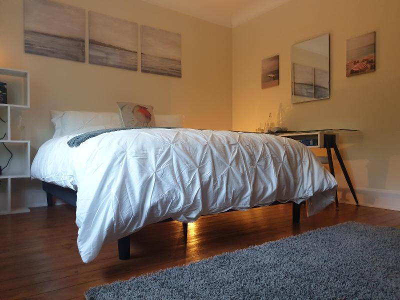Little Robin Gate - Free Parking - Central - 10 min Walk to Train Station - image 9