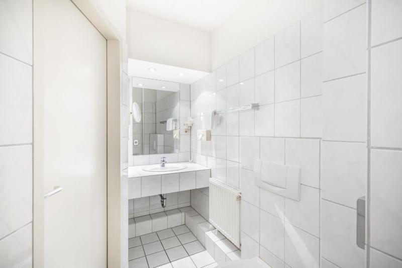 Comfort Single Room image 3