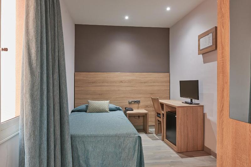 Single Room image 2