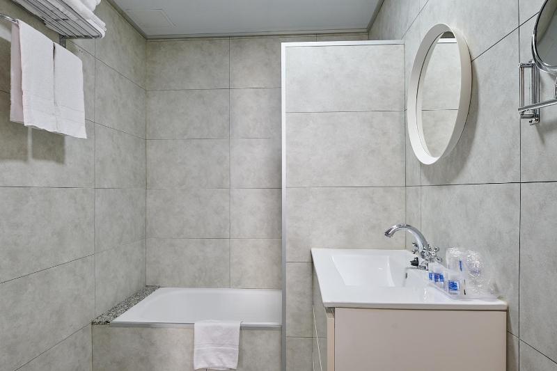 Double or Twin Room with Two Extra Beds image 2