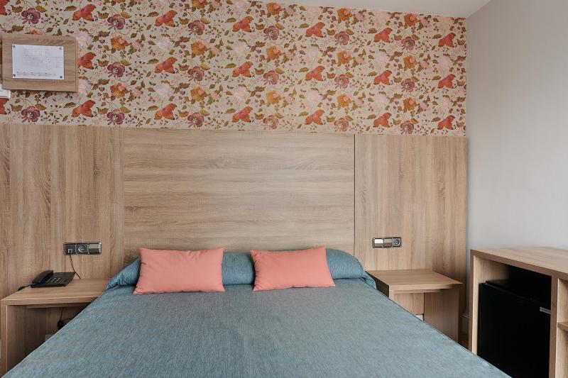 Double or Twin Room with Terrace image 4