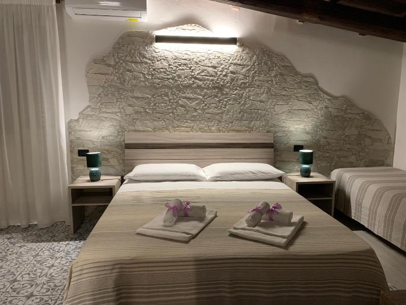 Superior King Room image 3