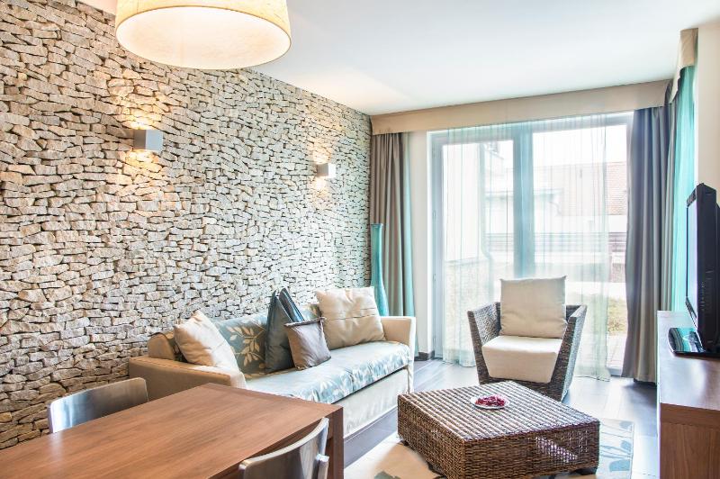 Deluxe Suite with Two Bathroom image 1